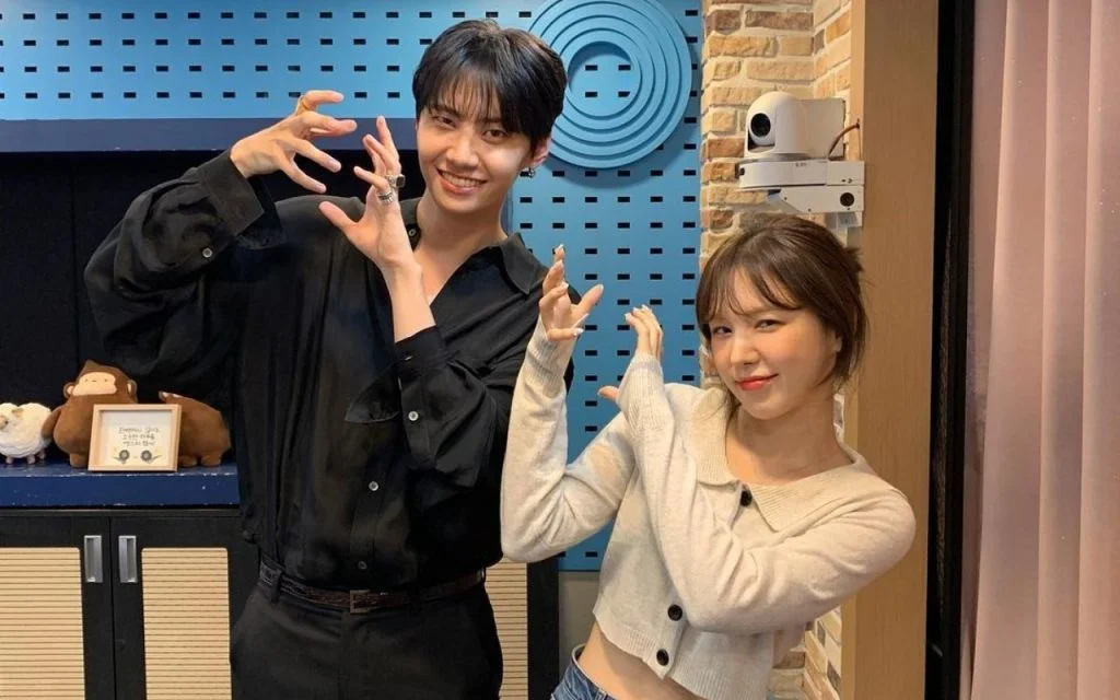 Penyanyi Lee Jin Hyuk Dikecam Kerana Gurau 'Kasar' Dengan Wendy Red Velvet 2 00448382