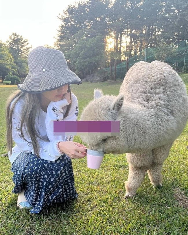 Gambar Jennie BLACKPINK & V BTS Tersebar Lagi 2 1663294211 2