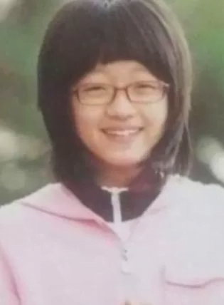 6 Idola Wanita Ini Glow Up Selepas Tanggalkan Cermin Mata 11 6 female idols major glow ups after taking off glasses 4