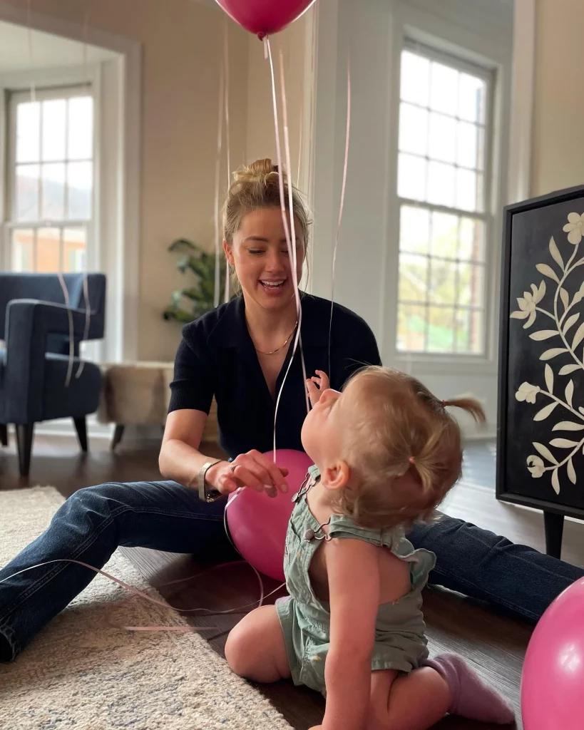 Untuk Raih Simpati Kes Fitnah Johnny Depp, Amber Heard Sewa Anak Angkat? 2 The Greatest Year Amber Heard Celebrates Daughter Oonaghs 1st Birthday