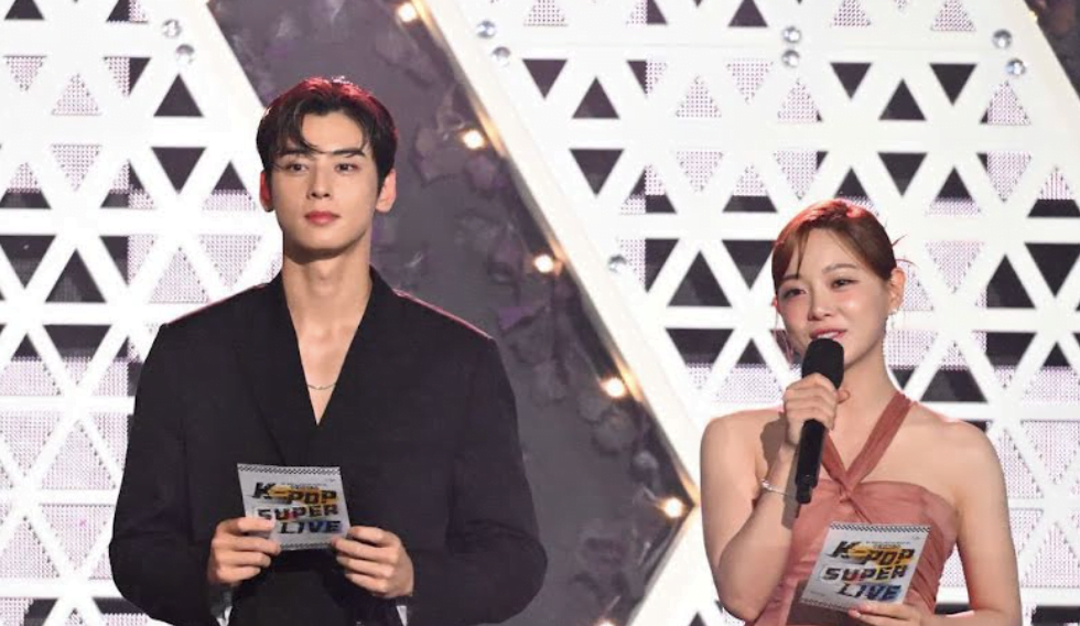 Seorang PD Dedah Personaliti Sebenar ASTRO Cha Eun Woo, "Muka Hensem, Perangai?" 1 cha eun woo reunites with kim sejeong in this event