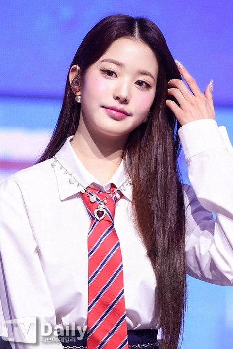 Gambar Terkini IVE Jang Wonyoung Buat Peminat Risau! 4 image