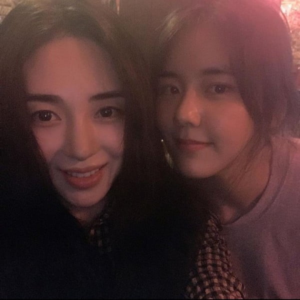 Kwon Mina Mendapat Perhatian Netizen Selepas Siarkan Gambar Baharunya Bersama Ahli AOA INI 1 kwon mina hanging out with aoa hyejeong