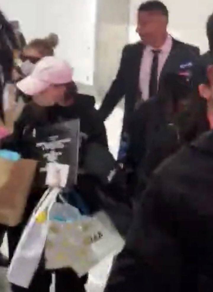 "Tak Mungkin Lah Diaorang Bercinta!"- Netizen Nafi Hubungan Winter aespa & Jaehyun NCT Hanya Kerana Plastik Beg! 3 1665957923 d1cab40c 93f6 43cd 8327 7fffbc8be268