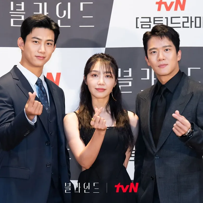 Taecyeon Dan Abangnya Berusaha Menyelesaikan Kes Pembunuhan Bersiri, Jom Kenali Pelakon 'Blind' 1 Blind press photo