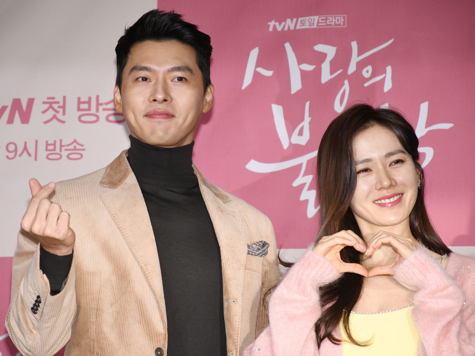 "Hah?!.. 2 Bintang Crash Landing On You Akan Ada Anak?"- Peminat K-Drama Terkejut Selepas Tahu Berita Ini 2 Hyun Bin and Son Ye jin 2 2000 2509bc82dbc0411ea57b0cde578f69ca