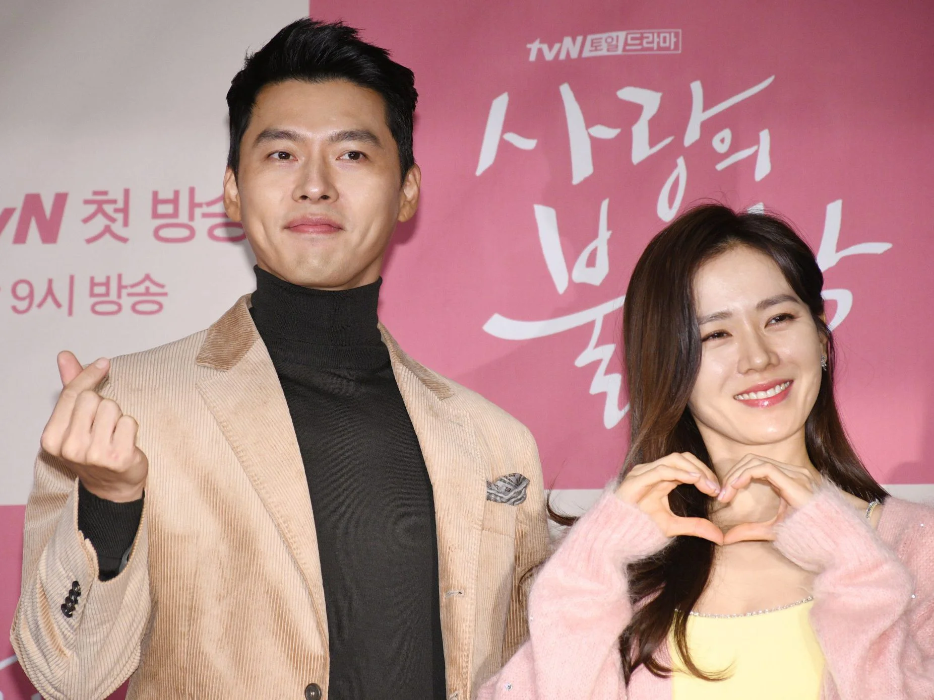 "Hah?!.. 2 Bintang Crash Landing On You Akan Ada Anak?"- Peminat K-Drama Terkejut Selepas Tahu Berita Ini 2 Hyun Bin and Son Ye jin 2 2000 2509bc82dbc0411ea57b0cde578f69ca