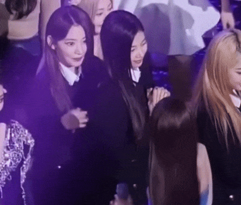 Jang Wonyoung IVE & Sakura LE SSERAFIM Bergaduh? 2 jang wonyoung sakura have beef with each other dives fearnots defend idols