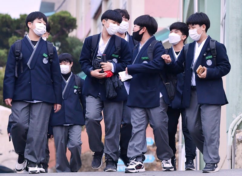 Kecoh Harga Pakaian Seragam Sekolah Rendah Korea Selatan Yang Bernilai Lebih 1 juta KRW (RM3.5K) 3 20210312163148836 V074H1G7
