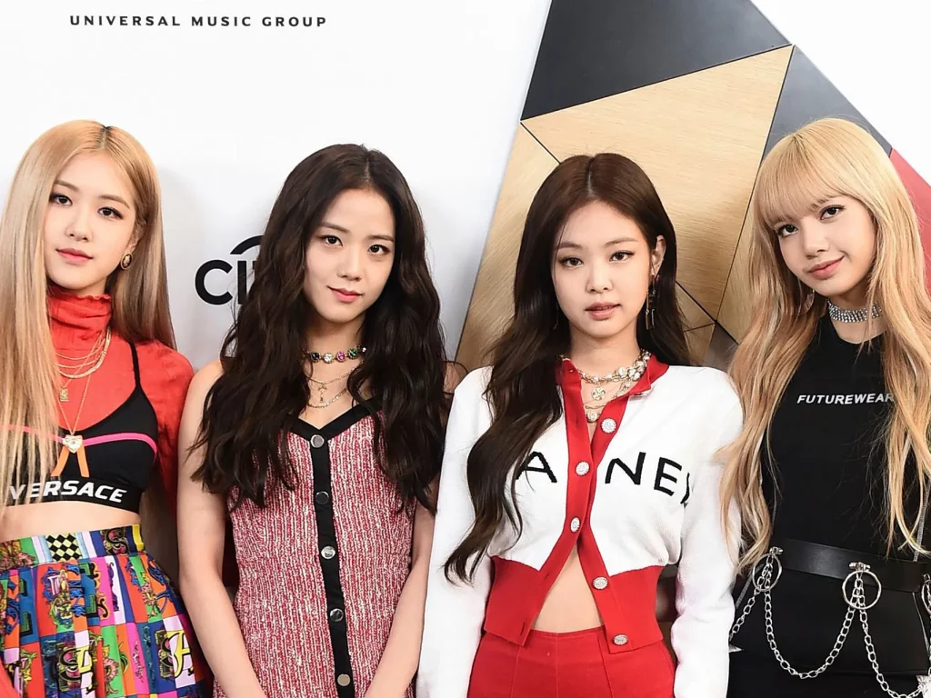 Khabar Angin Mengatakan Lisa BLACKPINK Ditawarkan 100 Bilion KRW (~RM 346 Juta) Oleh Agensi Lain 3 blackpink gq 10apr18 shutterstock b