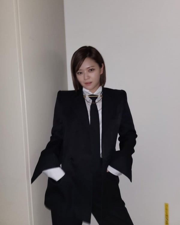 ‘Kelihatan Semakin Kurus,’ Peminat Terkejut Dengan Gambar Terbaru TWICE Jeongyeon 5 twice jeongyeons recent photos following weight loss become hot topic 2