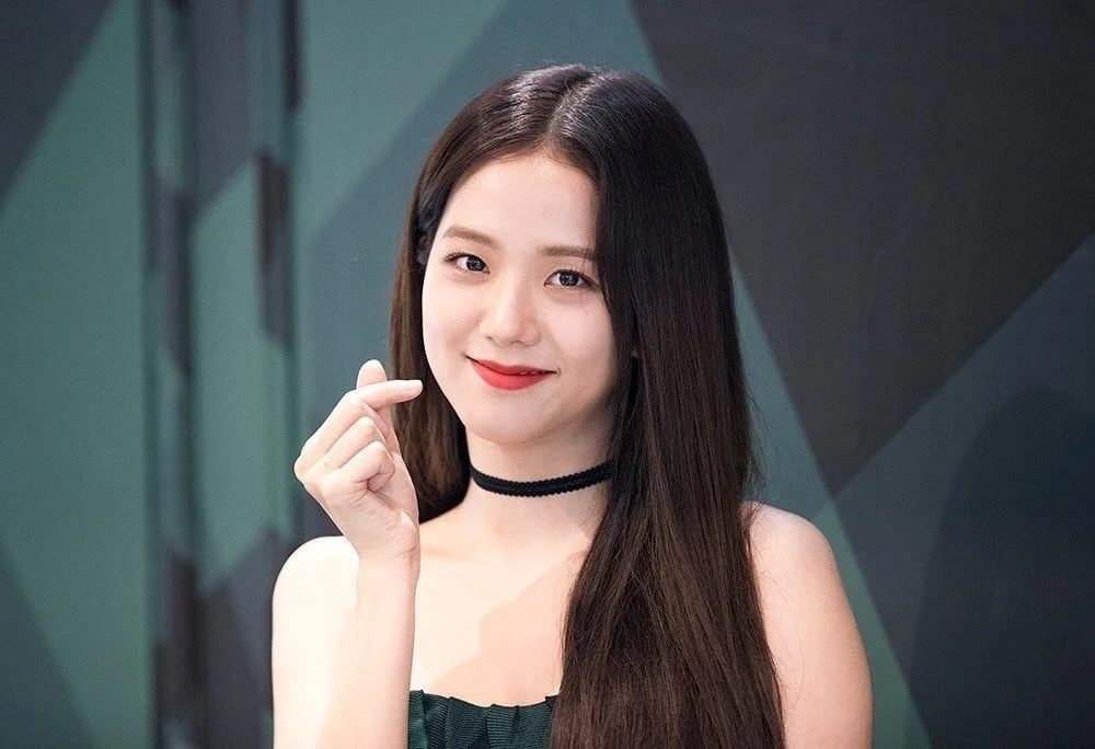 BLACKPINK Jisoo Mungkin Akan Memperbaharui Kontrak Dengan YG... Sebagai Tukaran Untuk ‘Ini’? 3 1574871984 1566216698 7 blackpink jisoo dior pop up store event 19 august 2019