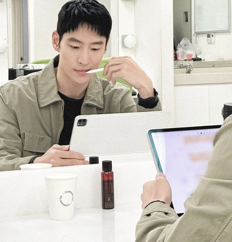 Lee Kyung Shil Melakukan Perlecehan Seksual Terhadap Lee Je Hoon Taxi Driver 5 4343D341 B457 489D BA46 F96455F1C211