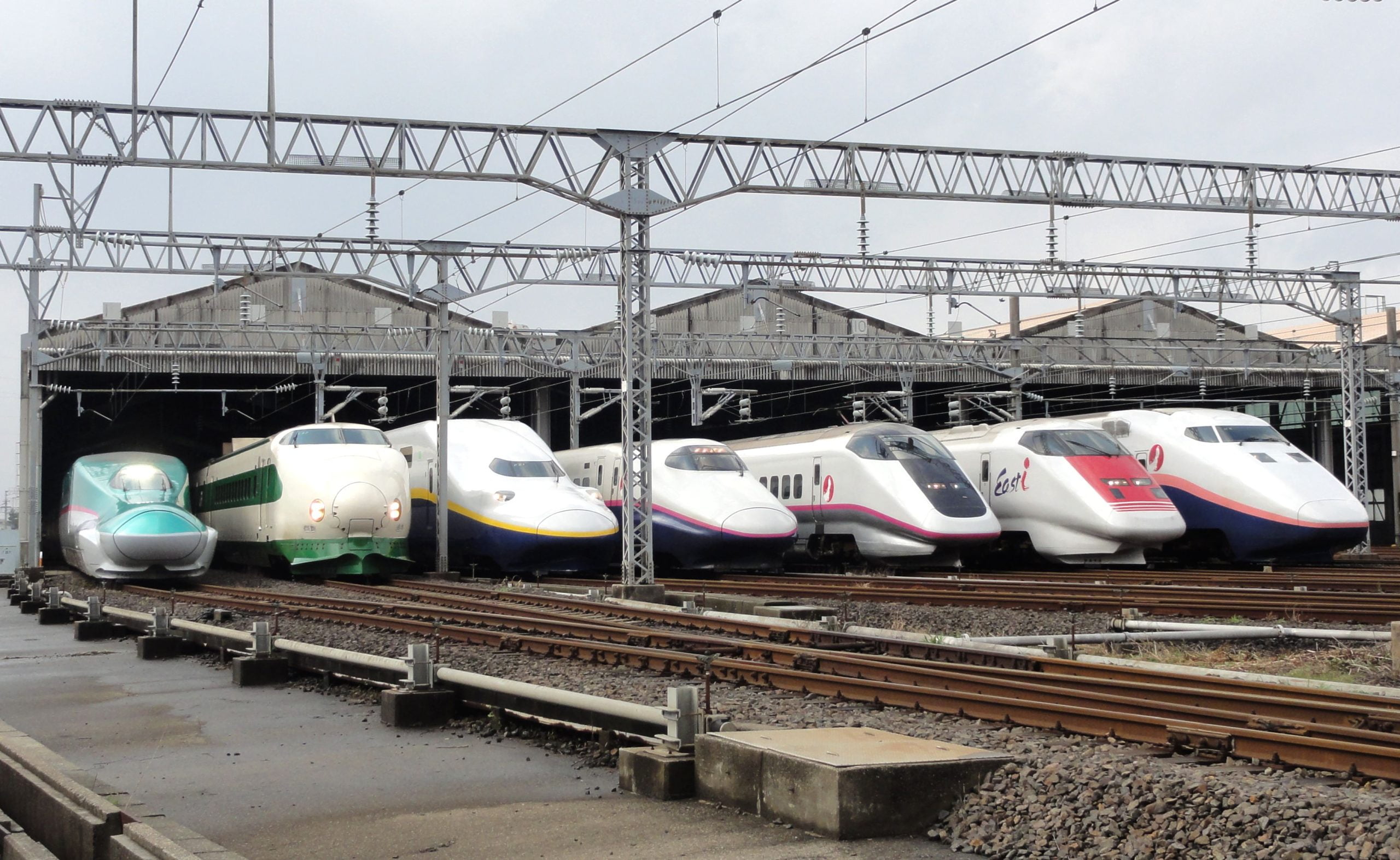 Oshiya Atau Penolak Keretapi Bersarung Tangan Putih Di Jepun 1 4E559637 D425 4B2D A8DC 23926A5BDE40 scaled