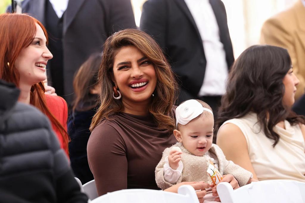 Priyanka Chopra & Nick Jonas Kongsi Wajah Anak Buat Kali Pertama 2 640E34B5 D8E9 41DC A5E3 ED37F9722BBA