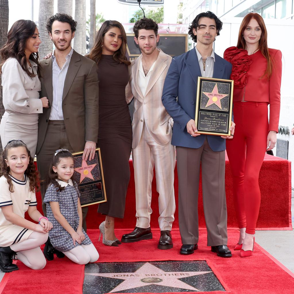 Priyanka Chopra & Nick Jonas Kongsi Wajah Anak Buat Kali Pertama 3 6B29A104 DBB5 4655 AF37 C723E60DC128