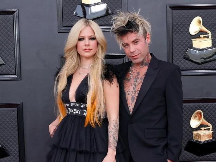 Avril Lavigne Putus Tunang 1 70B3B595 E217 413C 9222 D16BF83BBF28