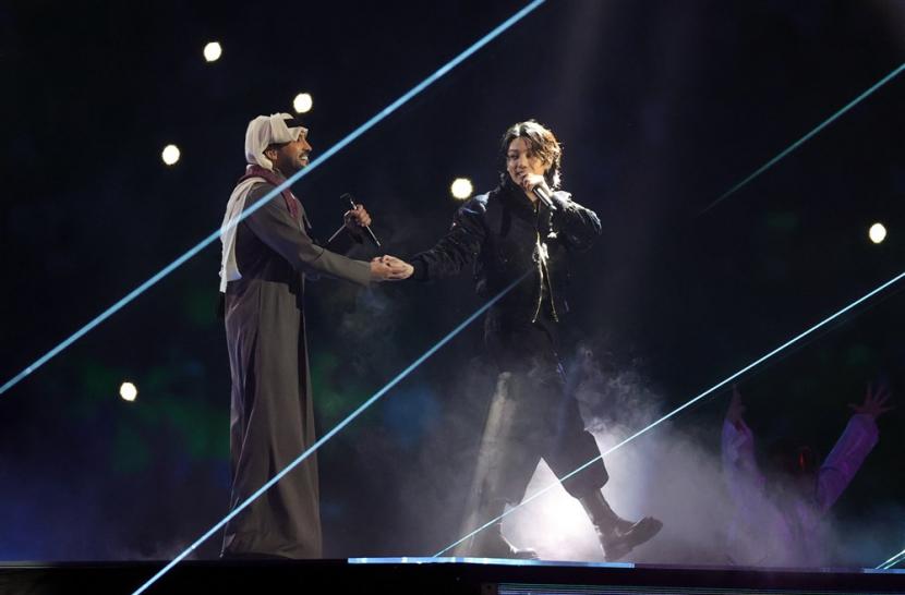 Terdapat Salah Faham Antara Jungkook BTS Dan ‘FIFA World Cup Qatar 2022’ 1 penyanyi korea selatan jung kook kanan dan penyanyi 221120232828 688