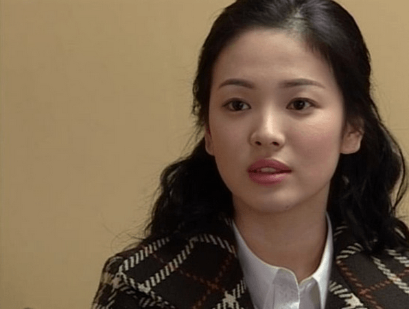 "ADAKAH DIA BENAR-BENAR 43?", Netizen Tidak Percaya Dengan Umur Song Hye Kyo 1 2013 03 22 183557