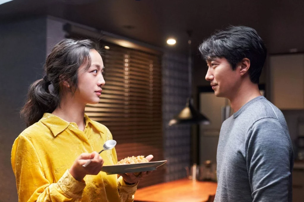 Jatuh Cinta Dengan Suspek Pembunuhan, Ini Review K-Filem ‘Decision to Leave’ 2 largephoto1526606