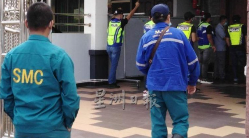 Pemilik Rumah Lepaskan Anjing Garang, Elak Bekalan Elektrik Dipotong 1 Pemilik Rumah Lepaskan Anjing Garang Elak Bekalan Elektrik Dipotong sss