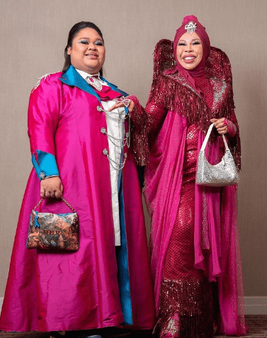 "Bab Nganjing Mak Dia Bagi Kat Cik B"-Bahan Mak Depan2, Gelagat Cik B Hiburkan Netizen 1 cikb3