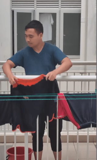 Taknak Kantoi Sidai Baju Tak Perah, Gelagat Lelaki Sidai Baju Ketika Hujan Tarik Perhatian 1 hujan
