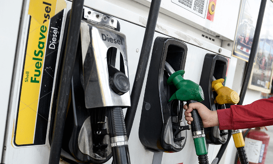 Pekerja Petrol Pam Sedih, Rasa Terhina Dgn Pakcik Kerana Tak Belajar Tinggi, Siap Mention Gaji RM 1500 1 pekerja2
