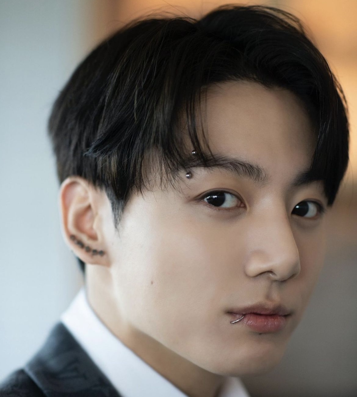 Rutin Penjagaan Kulit Jungkook, Si “Golden Maknae” 2 IMG 2195