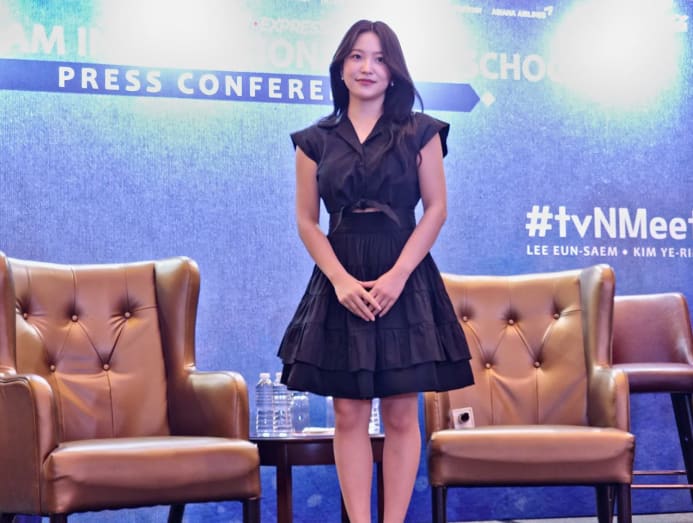 2 Bintang Utama “Bitch X Rich” Mempromosikan Drama Mereka Di Singapura 2 IMG 3048 1