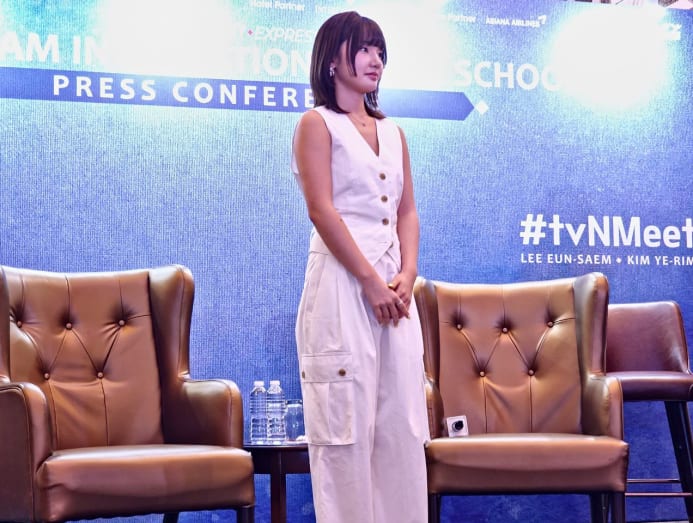 2 Bintang Utama “Bitch X Rich” Mempromosikan Drama Mereka Di Singapura 1 Bitch X Rich