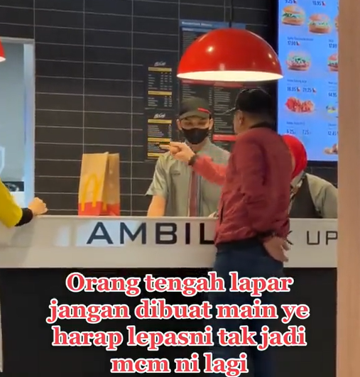 Terpaksa Patah Balik Hanya Untuk Ambil 1 Cheese Burger, Lelaki Ini Sekolahkan Pekerja Restoran 1 Screenshot 2023 06 03 144023