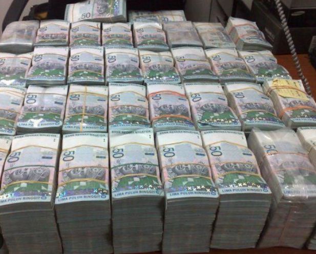 Tiba-Tiba Duit RM225 Bilion Masuk Dalam Akaun Bank, Lihat Apa Yang Dilakukan Oleh Lelaki Ini 1 Screenshot 2023 06 06 093639