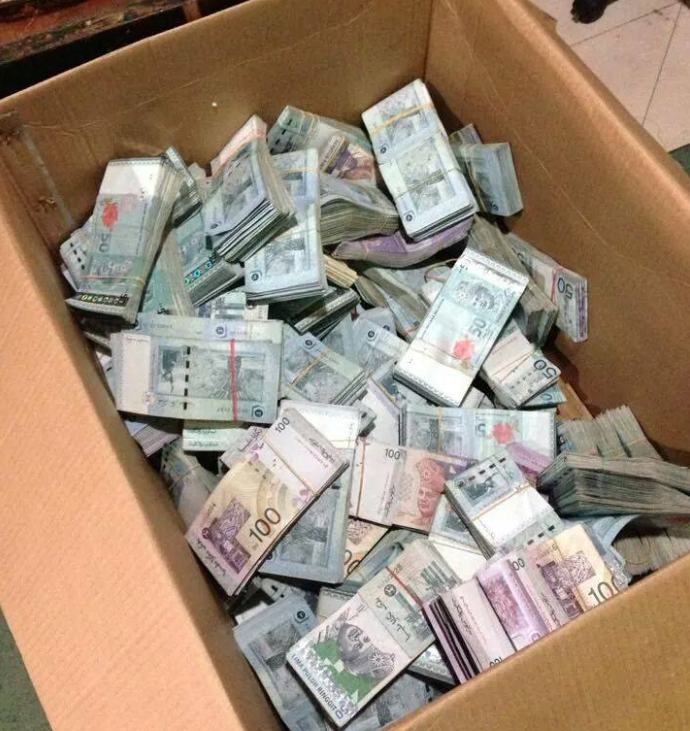 Jumpa Duit Sebanyak RM130 Ribu Dalam Kotak, Sekali Tindakan Lelaki Ini Buat Ramai Yang Tak Sangka 1 Screenshot 2023 06 20 223013