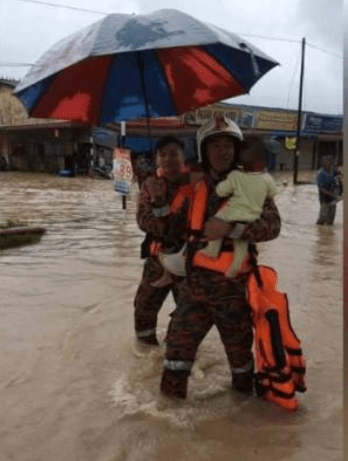 Banjir Kilat Berlaku Di Gelang Patah Johor, Hujan Turun Berterusan Lebih 1 Jam 1 banjir