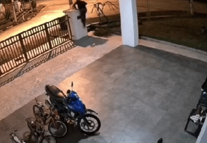 "Terus Tak Jadi Mencuri Ye"-Cctv Bunyi Siren Polis Tarik Perhatian Netizen 1 cctv1