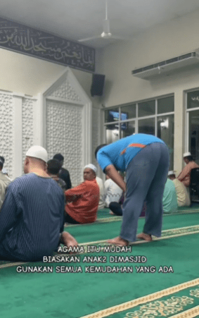 Bawa Anak Ke Masjid, Lelaki Ini Dipuji Kerana Guna Cara 'Safety Rope' 1 masjid