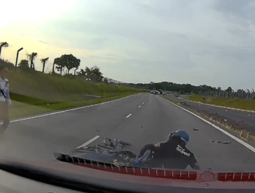 "Surat Cinta Dapat, Sakit Dapat, Duit Pun Terbang"-Rakaman Penunggang Motosikal Langgar Kereta Kerana Lari SJR 1 penunggang2
