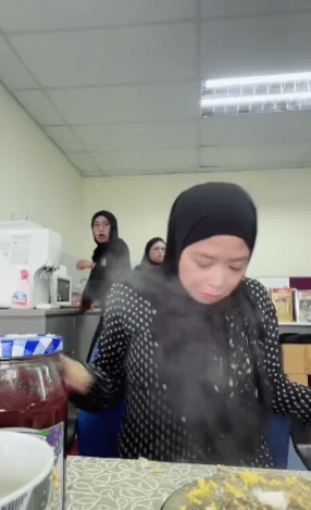 Telur Meletup Akibat Masak Guna Microwave, Nasib Tak Kena Muka 1 telur1