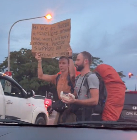 Mat Saleh Minta Sedekah Di Traffic Lightt, Rupanya Ramai Yang Pernah Bertembung Dengan Mereka 1 Screenshot 2023 07 13 113801