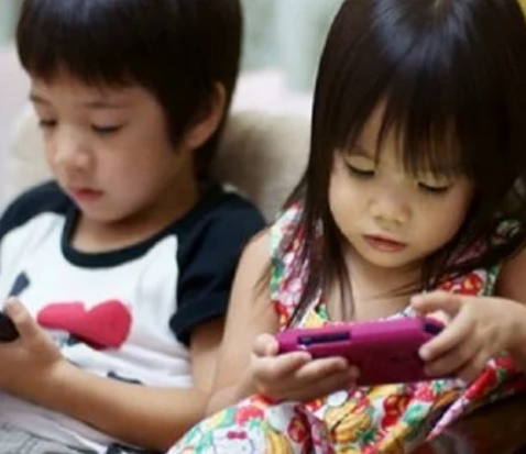 Wanita Mengadu Anak Sering Main Telifon Bimbit, Sekali Tindakan Pegawai Penjara Buat Kanak-Kanak Ini Menangis 1 Screenshot 2023 07 16 162241