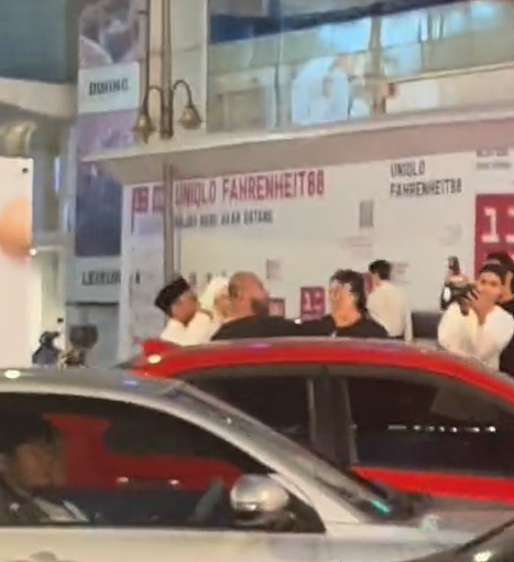 Pengantin Request Bergambar Di Bukit Bintang, Sekali Reaksi Pelancong Pula Raih Perhatian Ramai 1 Screenshot 2023 07 17 200918