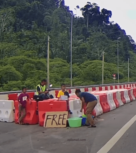Edar Air Free Time Jem, Kebaikan Tauke Carwash Gua Musang Dipuji Netizen 1 air1