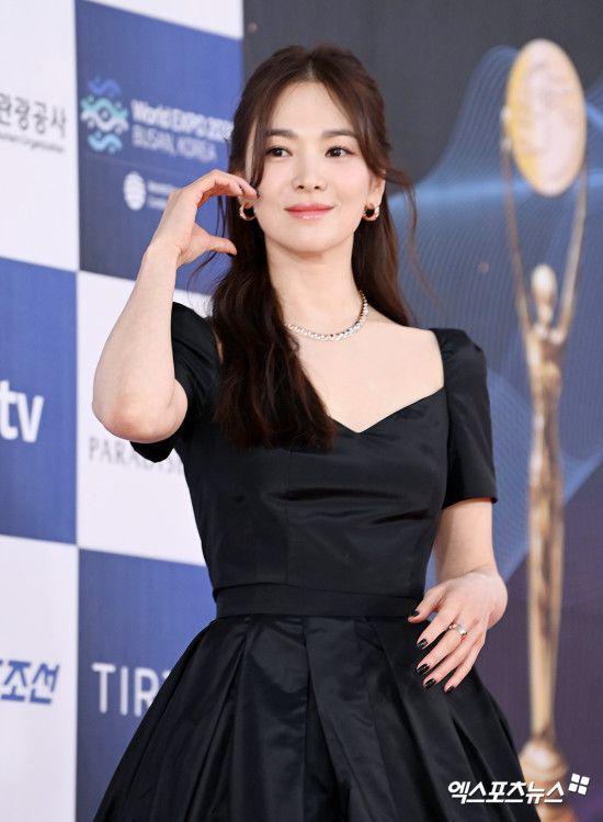 Menang Daesang, Song Hye Kyo Bangga Dengan Kerja Kerasnya 2 cc393bd5 a15a 473d 95cc 2c80191cf7d8