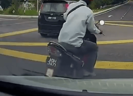 "Benda Boleh Minta Maaf Yang Lari Kenapa"-Motosikal Langgar Lari, Ini Pula Reaksi Netizen 1 lari2