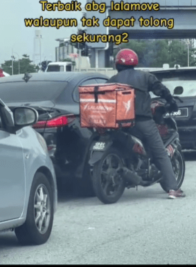 Niat Nak Tolong Tp Tak Boleh, Abg Lalamove Dipuji Kerana Bersikap Prihatin Di Tengah Jalan Raya 1 niat1