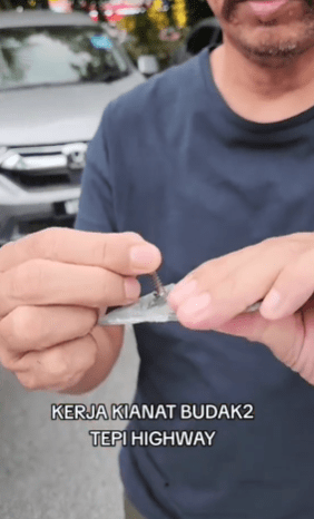 Tayar Terkena Paku Di Jalan, Dikatakan Kerja Khianat Budak2 Tepi Highway 1 paku2