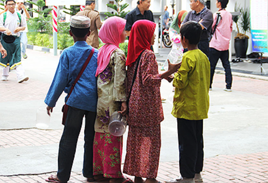 Kanak-Kanak Rohingya Minta Makanan Setiap Gerai, Sekali Respon Lelaki Ini Buat Ramai Yang Setuju 1 Screenshot 2023 08 02 094407