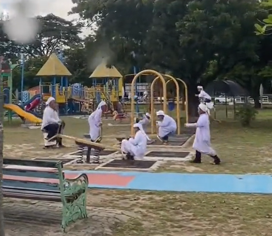 "Macam Kat Syurga" -Reaksi Kanak-Kanak Tahfiz Bermain Di Taman Permainan Jadi Perhatian Ramai 1 Screenshot 2023 08 28 141943