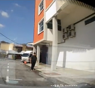 Lelaki Terkedu Kena Tinggal, Reaksi Tak Sempat Masuk Kereta Pula Buat Ramai Yang Berdekah 1 Screenshot 2023 08 29 093109